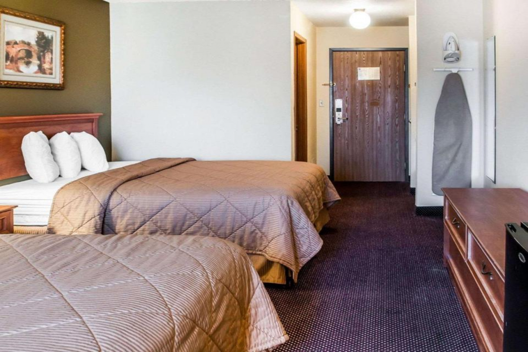 Rodeway Inn Espanola 14/23