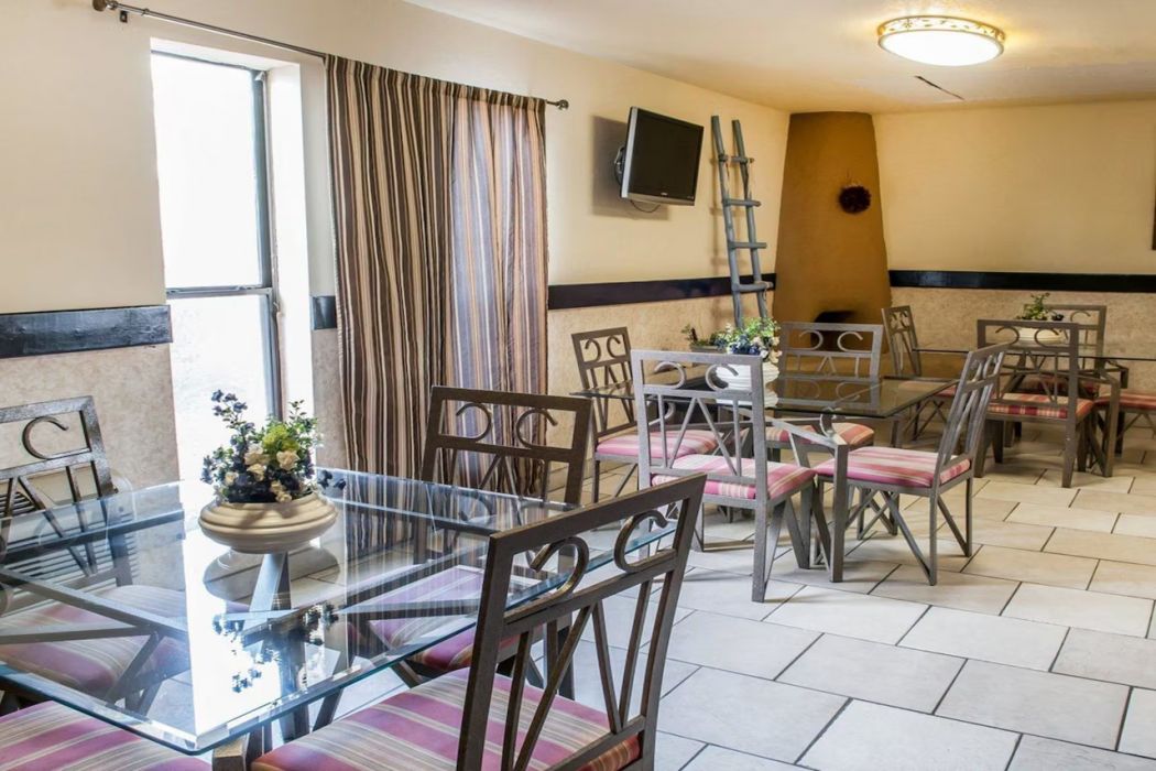 Rodeway Inn Espanola 16/23