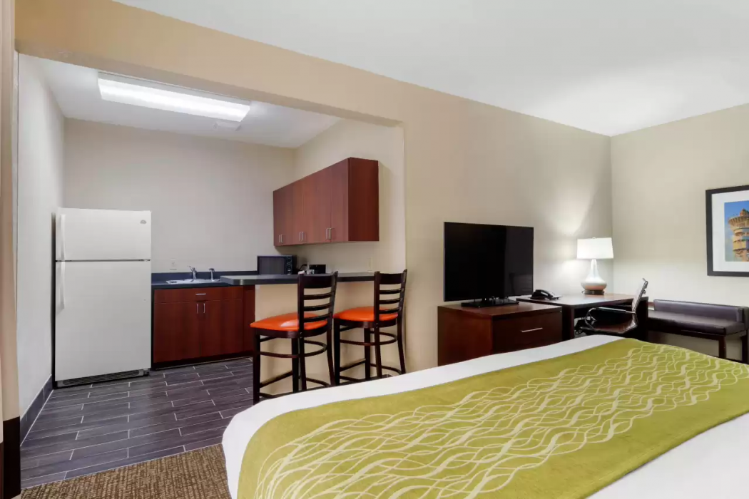 Comfort Inn & Suites Griffin North, GA 11/24