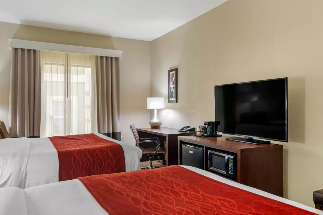 Comfort Inn & Suites Griffin North, GA 7/24