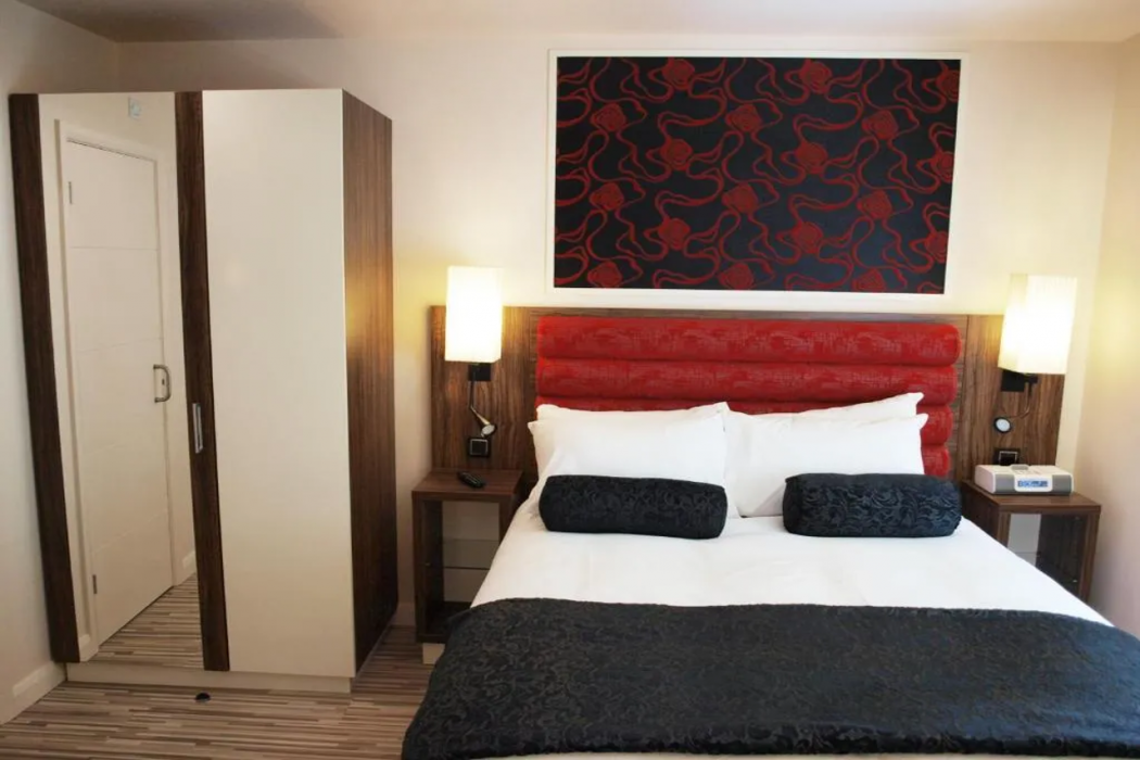 Simply Rooms & Suites 9/40