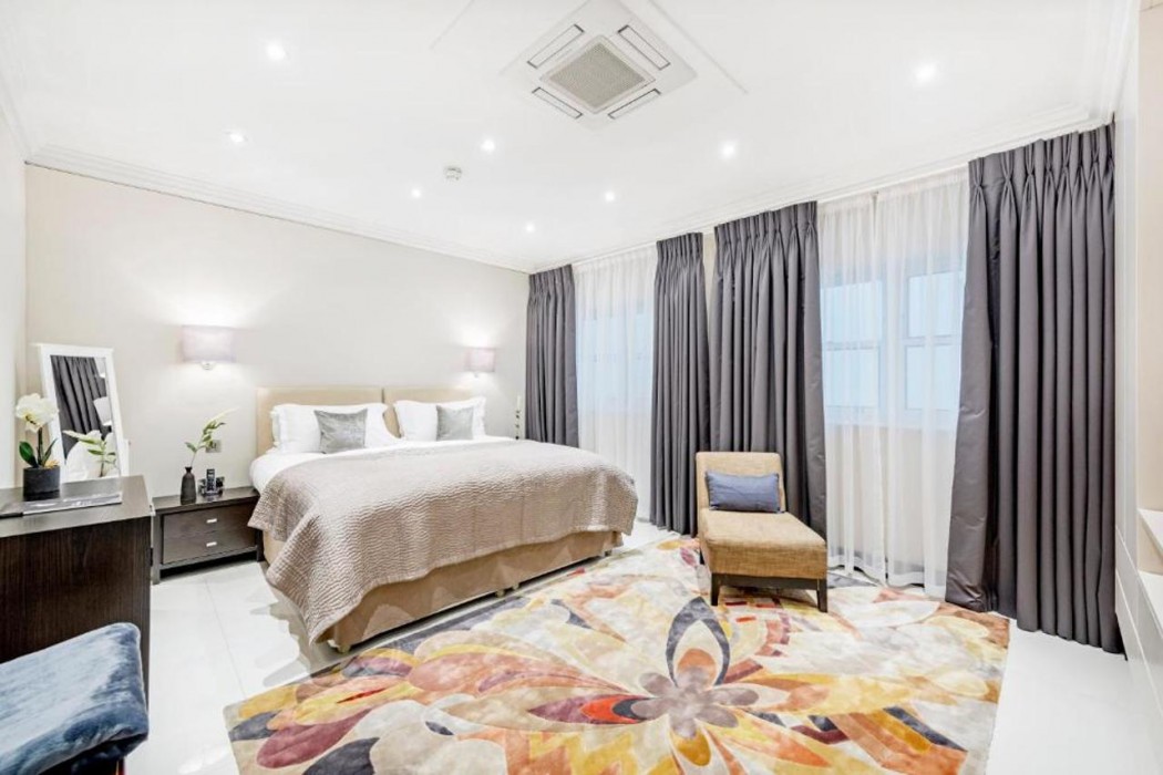 130 Queensgate Apartments 23/48