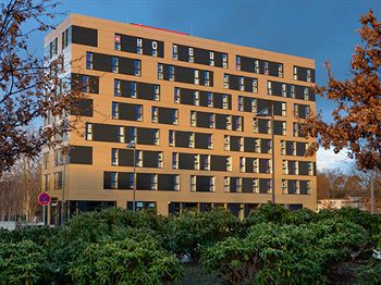 Meininger Hotel Frankfurt Main Airport 1/16