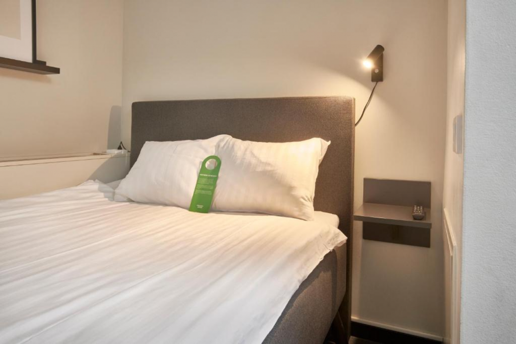 Moment Hotels 18/60