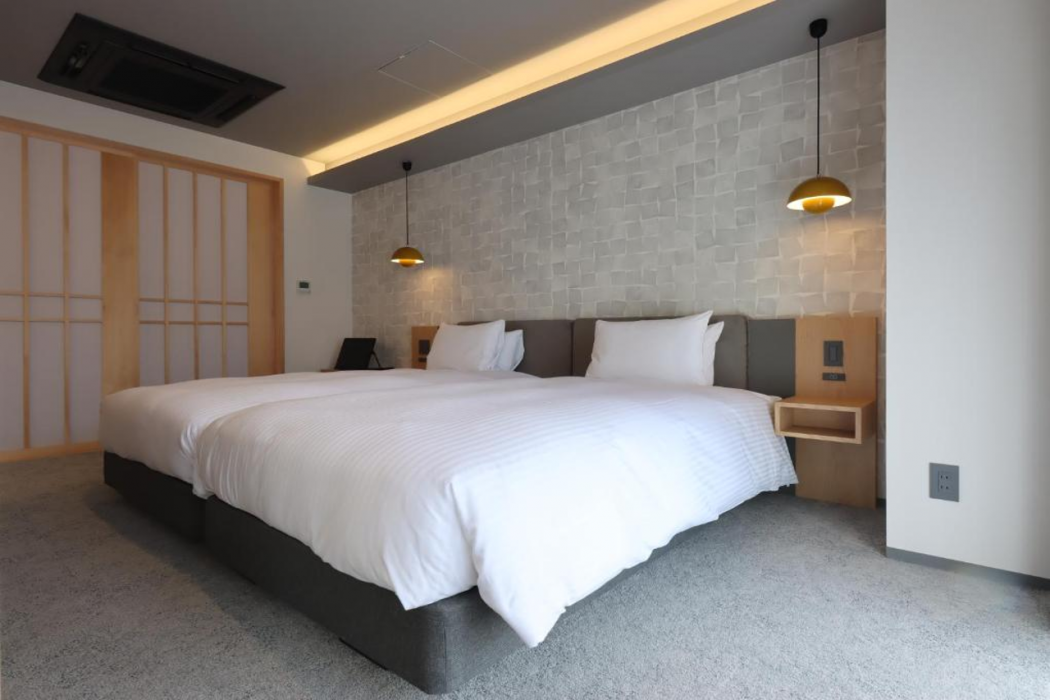 Hotel Tomiya with M's 12/35