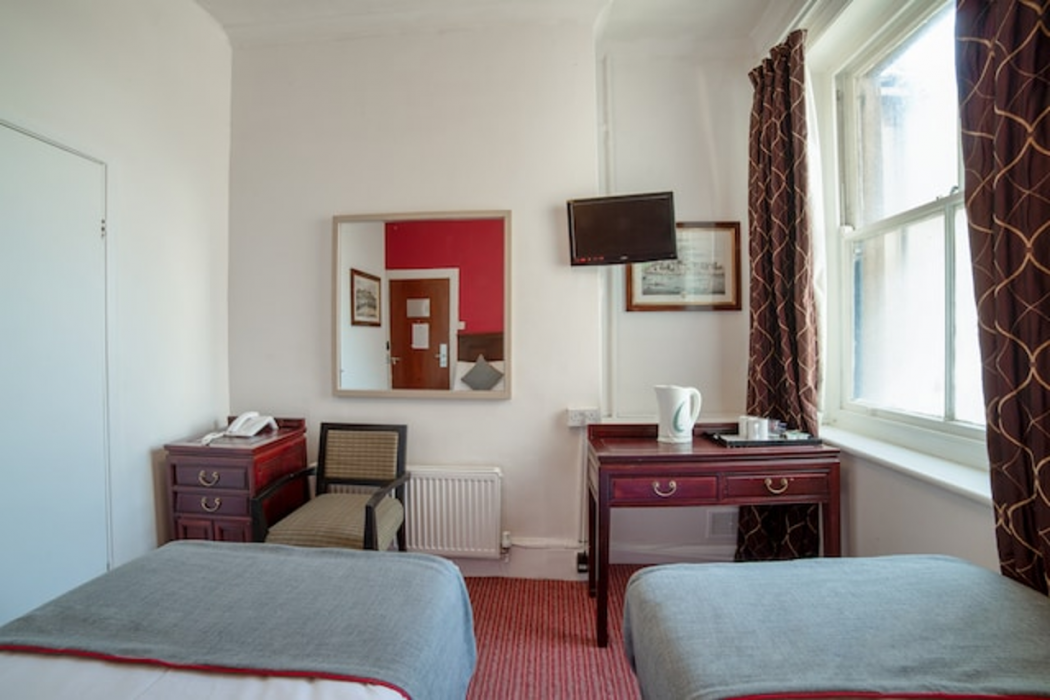 OYO The Strand Hotel 6/39