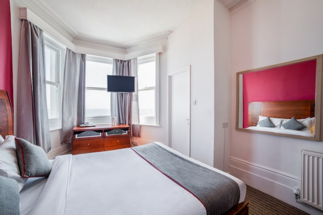 Room at OYO The Strand Hotel, EASTBOURNE