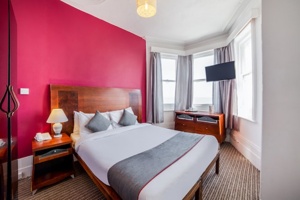 Room at OYO The Strand Hotel, EASTBOURNE
