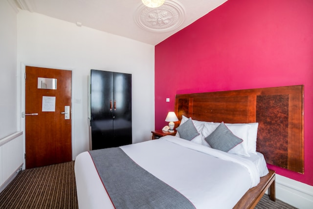Room at OYO The Strand Hotel, EASTBOURNE