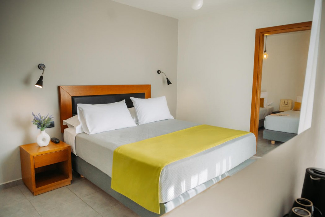 Amphitryon City Hotel 25/72