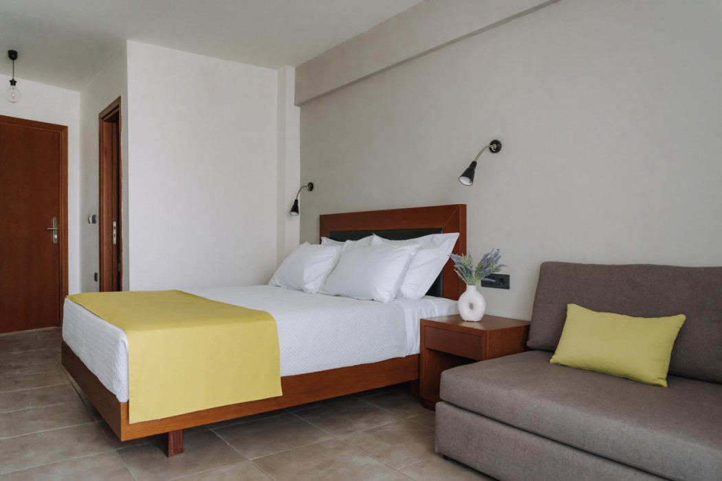 Amphitryon City Hotel 10/72