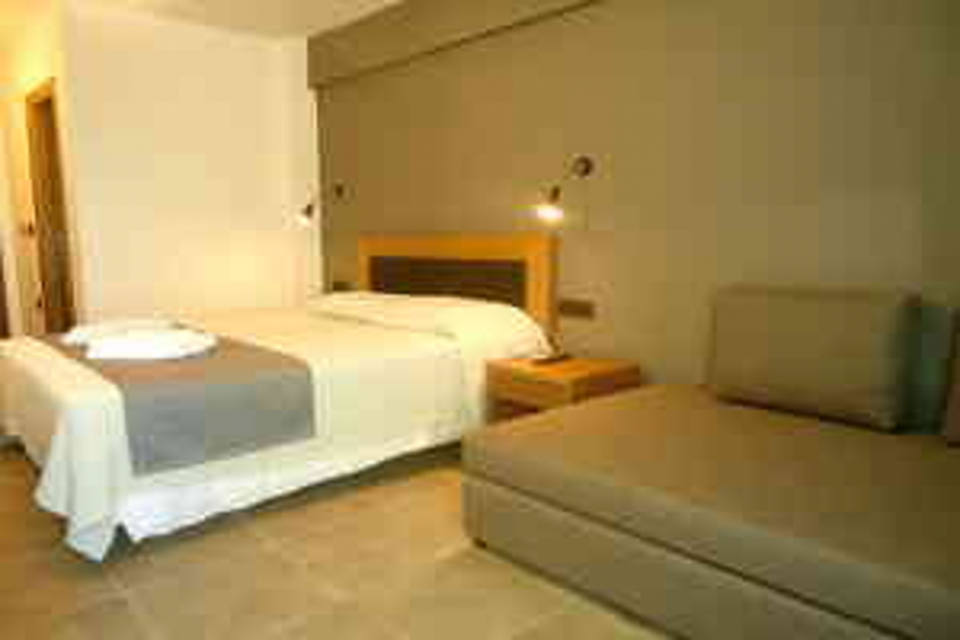 Amphitryon City Hotel 12/72