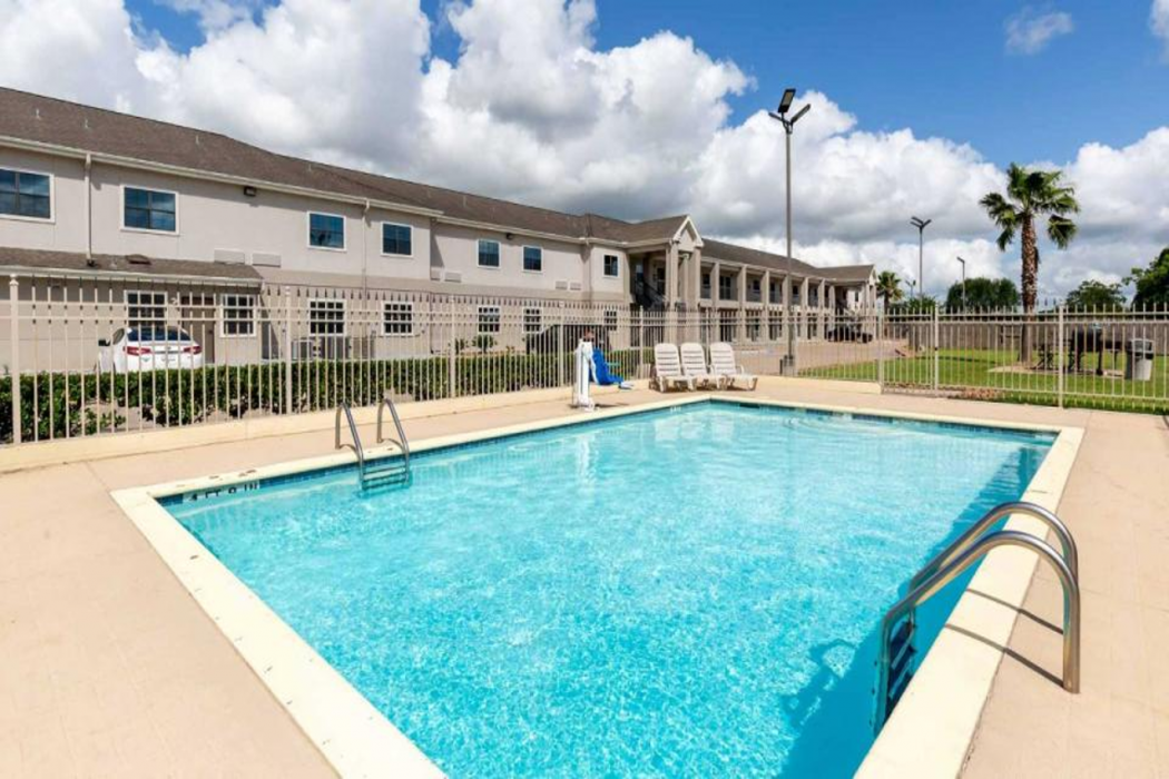 Studio6 Bay City, TX 33/62