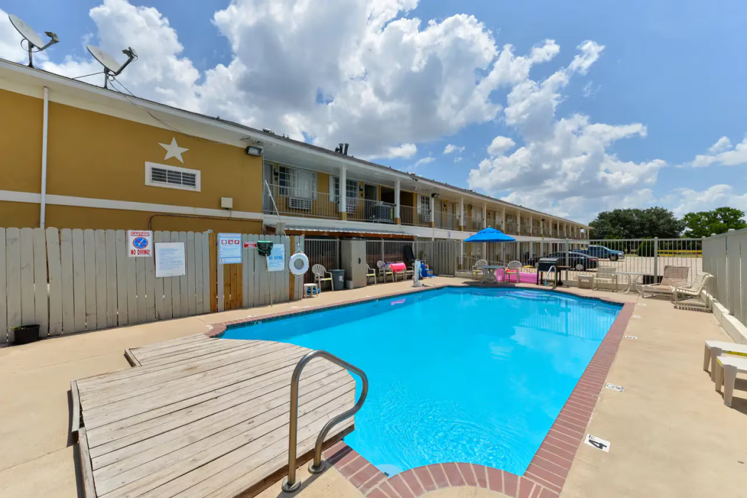 Quality Inn Gonzales, TX 21/31