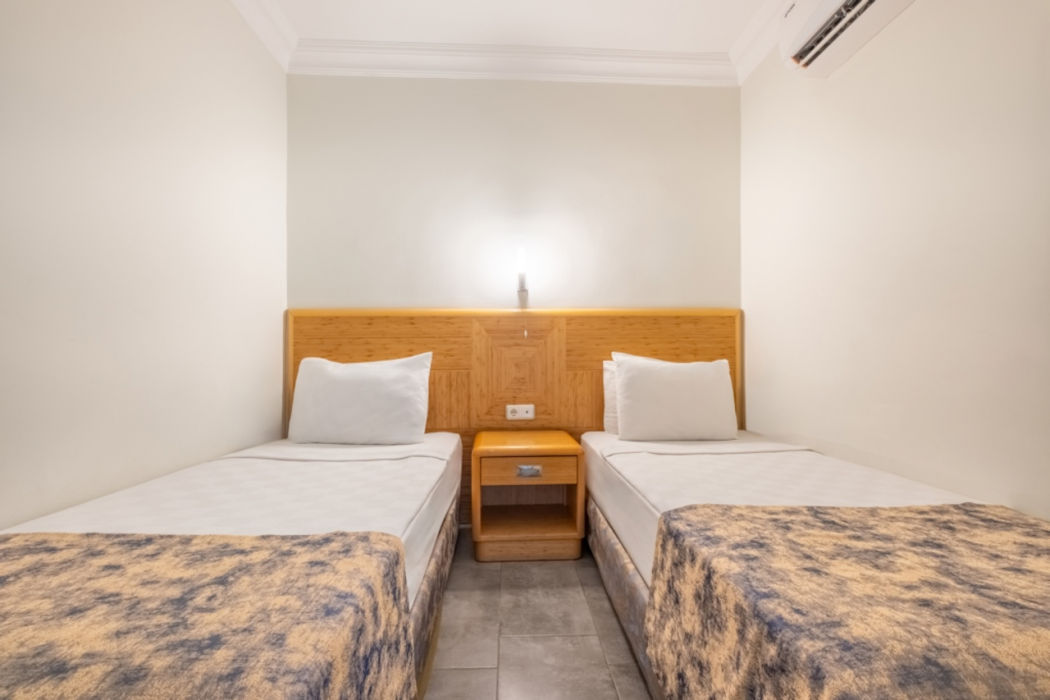 SENZA Grand Santana Hotel 12/63