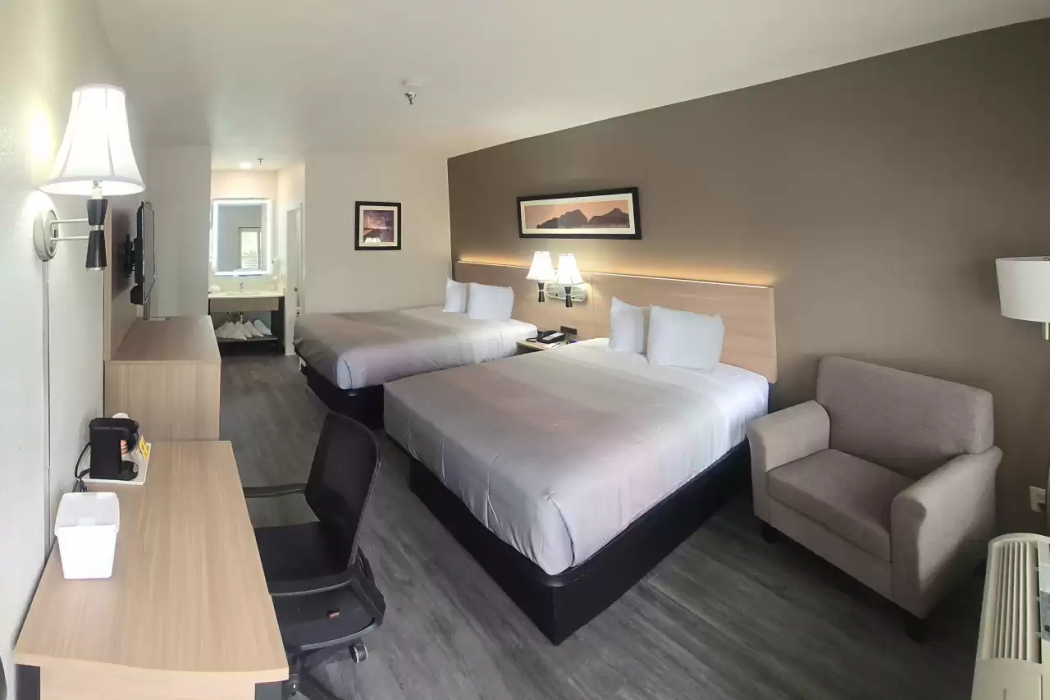 Quality Inn & Suites Sunport Airport Albuquerque 12/28