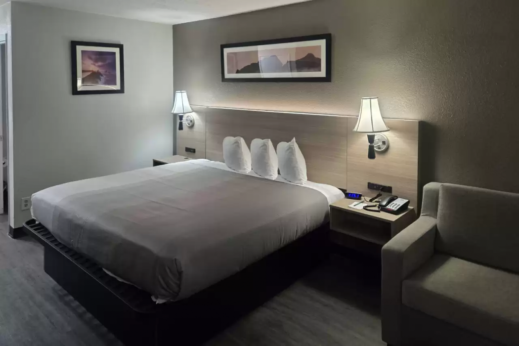Quality Inn & Suites Sunport Airport Albuquerque 11/28
