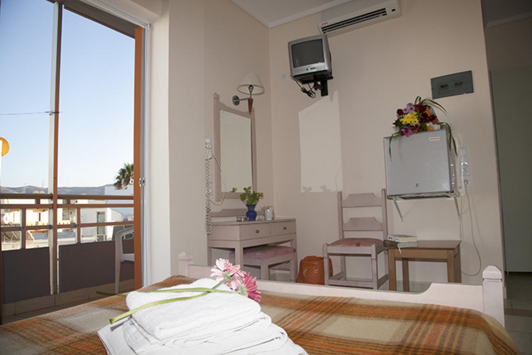 Theonia Hotel 20/35