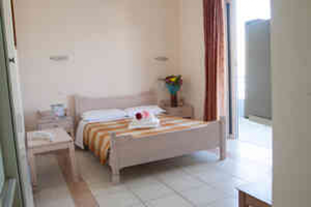 Theonia Hotel 12/35