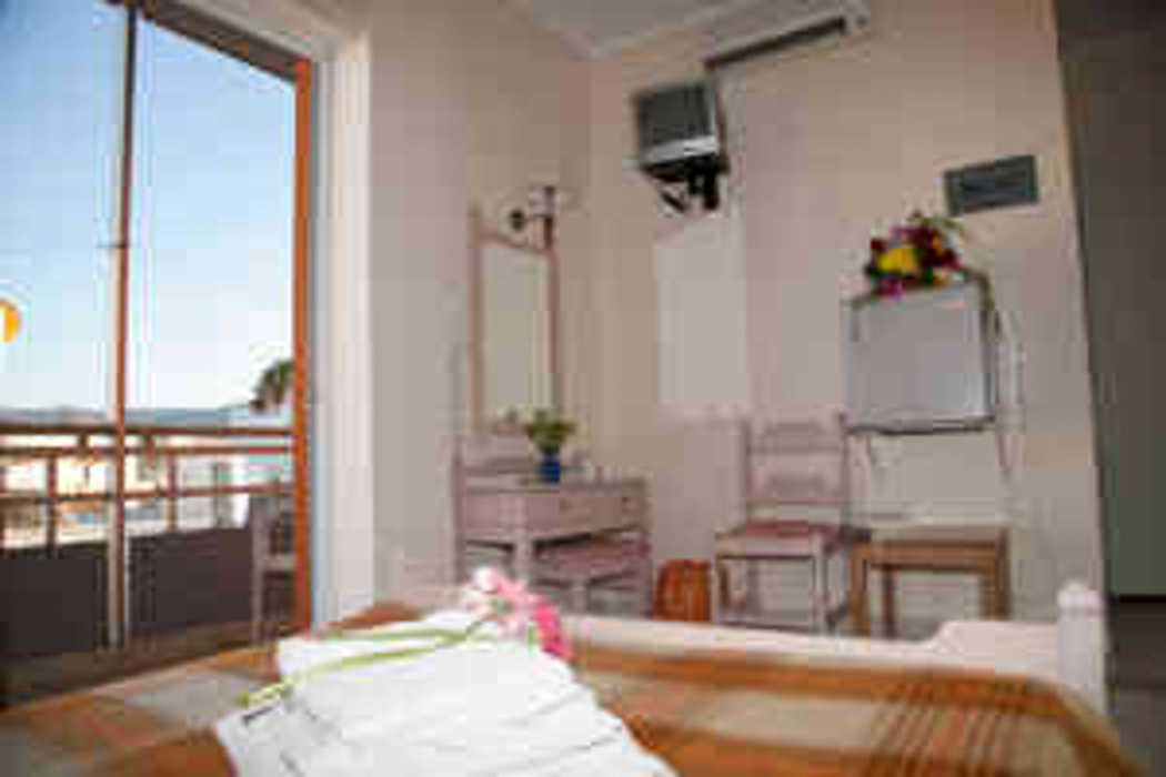 Theonia Hotel 15/35