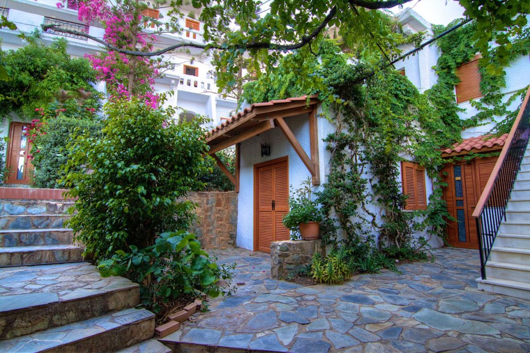 Adonis Hotel in Agios Vasileios