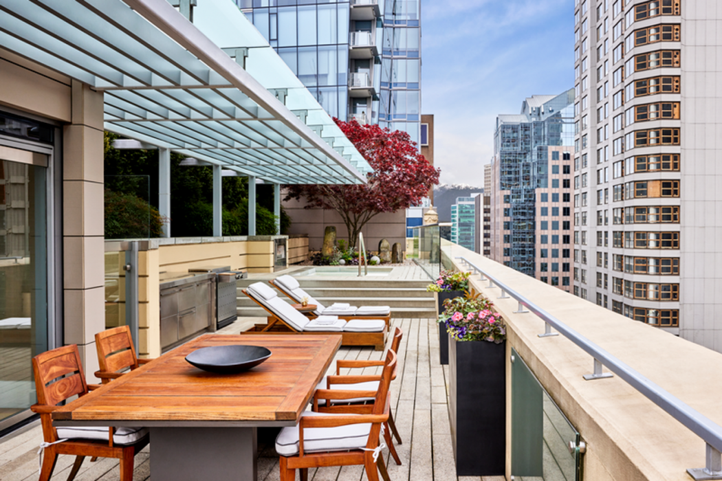 Rosewood Hotel Georgia 50/85