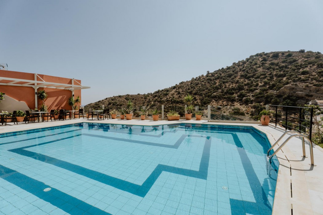 Petra Hotel in Agios Vasileios