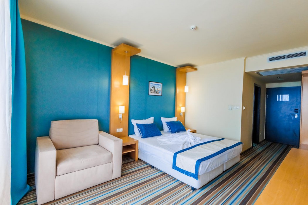 Mirage Hotel 17/76