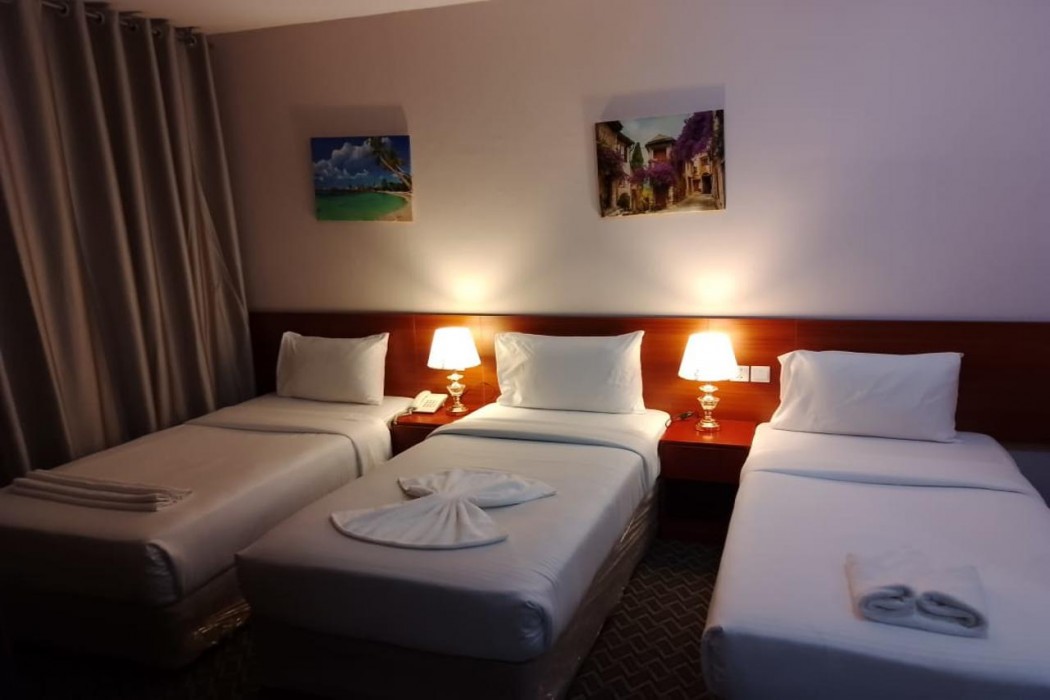 Three 888 Hotel 8/36