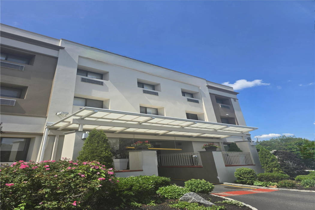 Best Western Roslyn-Long Island Hotel 2/17