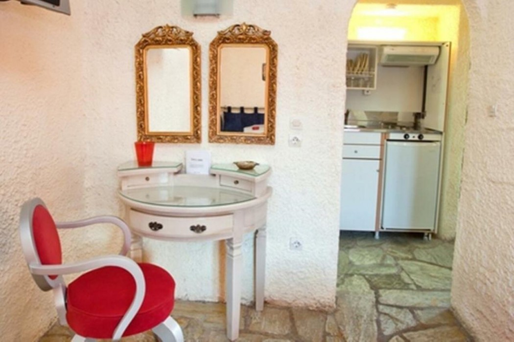 Thymis Home - Adults Only 14/33