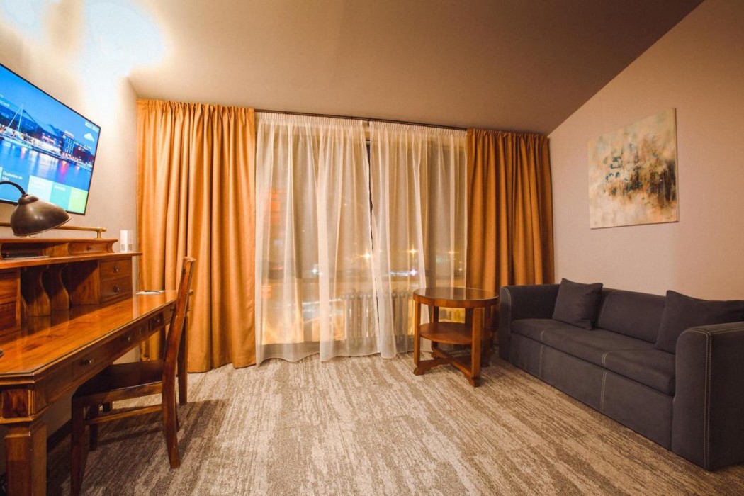 Promenade Hotel 21/53