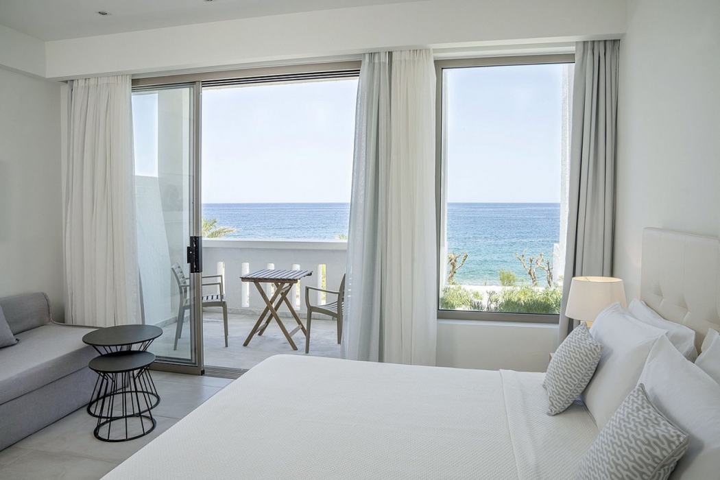 Maritimo Beach Hotel 10/65