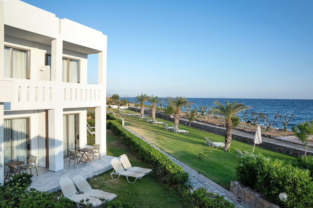 Maritimo Beach Hotel 26/65