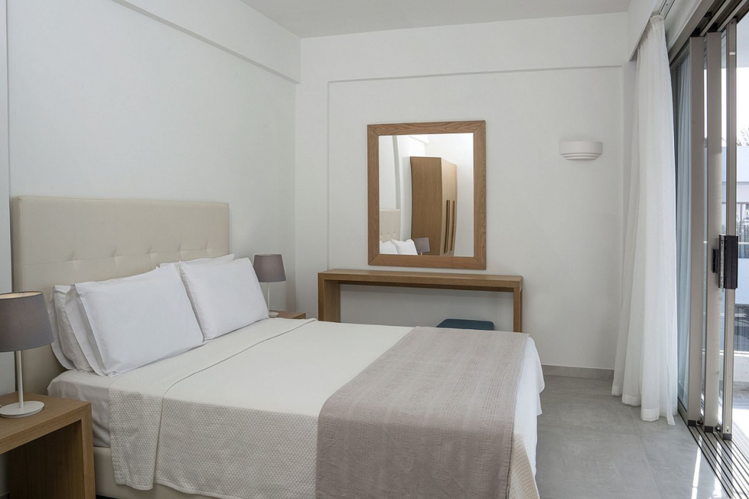 Maritimo Beach Hotel 13/65