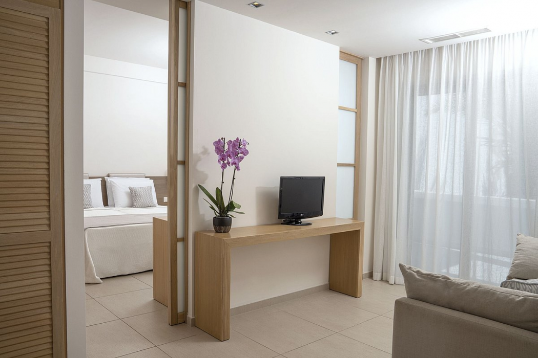 Maritimo Beach Hotel 12/65