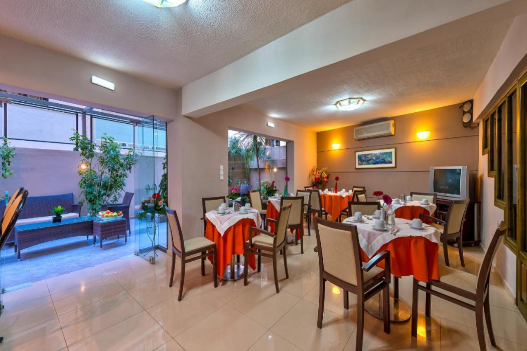 Leonidas Hotel & Apartments 41/63