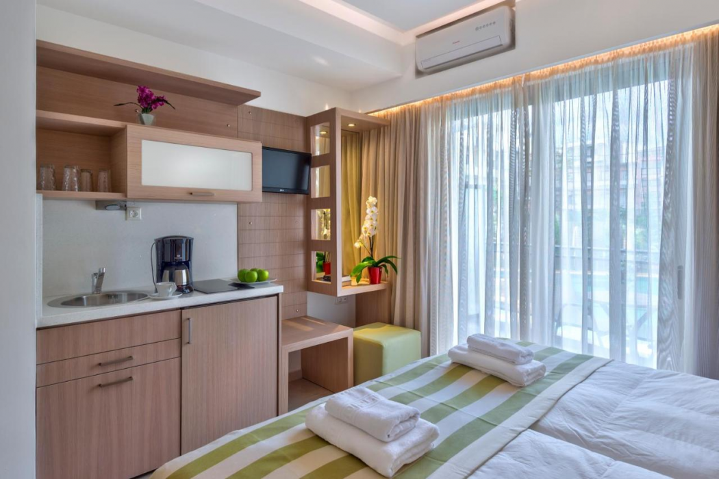 Leonidas Hotel & Apartments 14/63