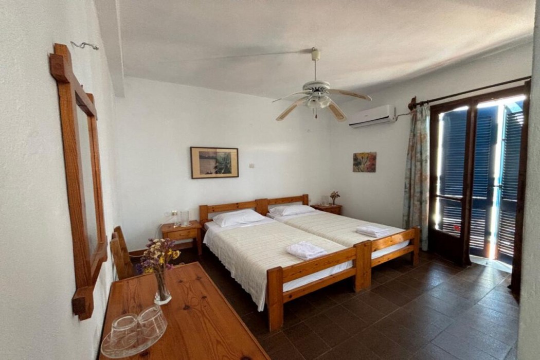 Avra Pension 7/11