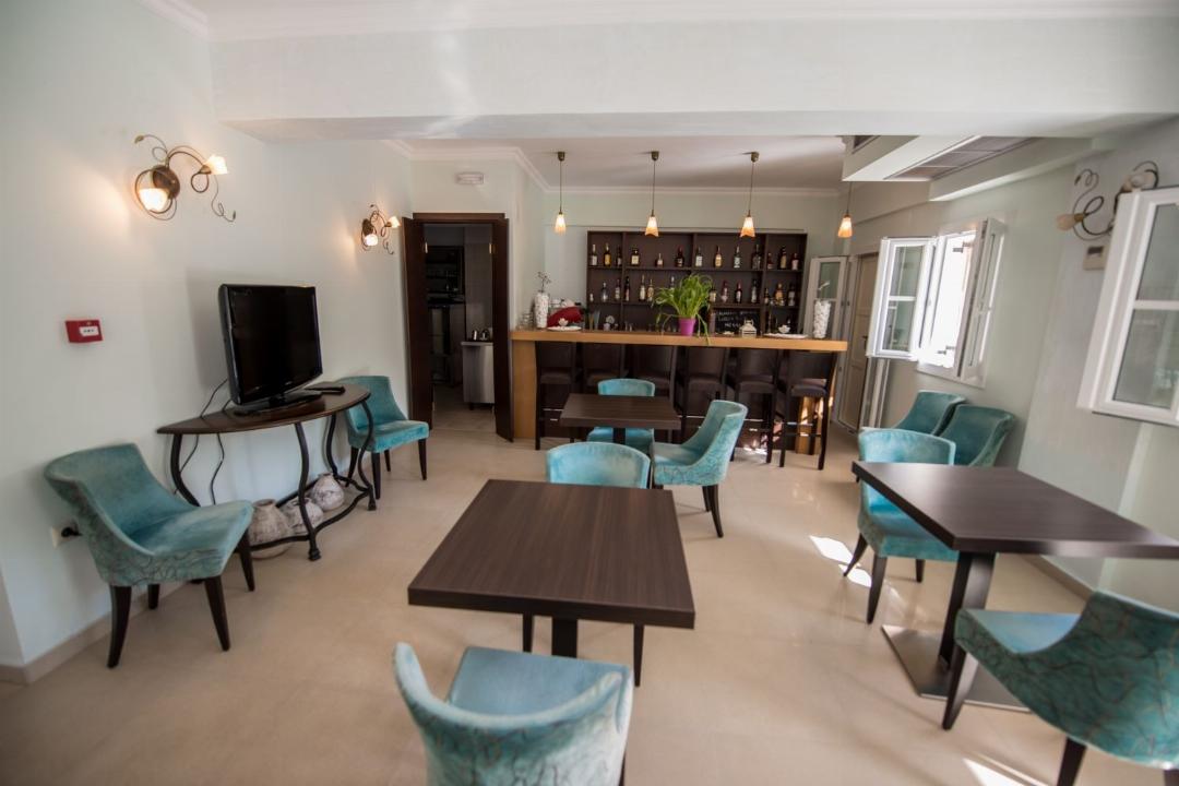 Ionis Hotel 15/42