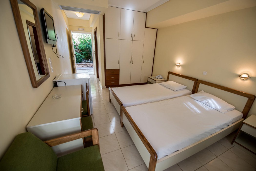 Ionis Hotel 19/42