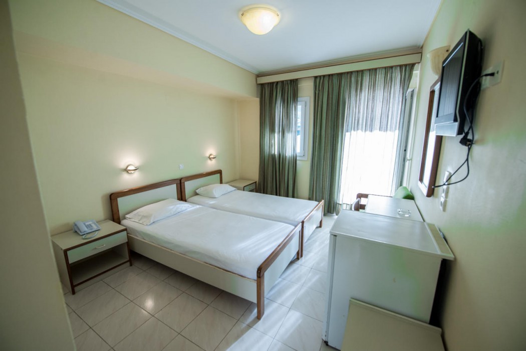 Ionis Hotel 20/42