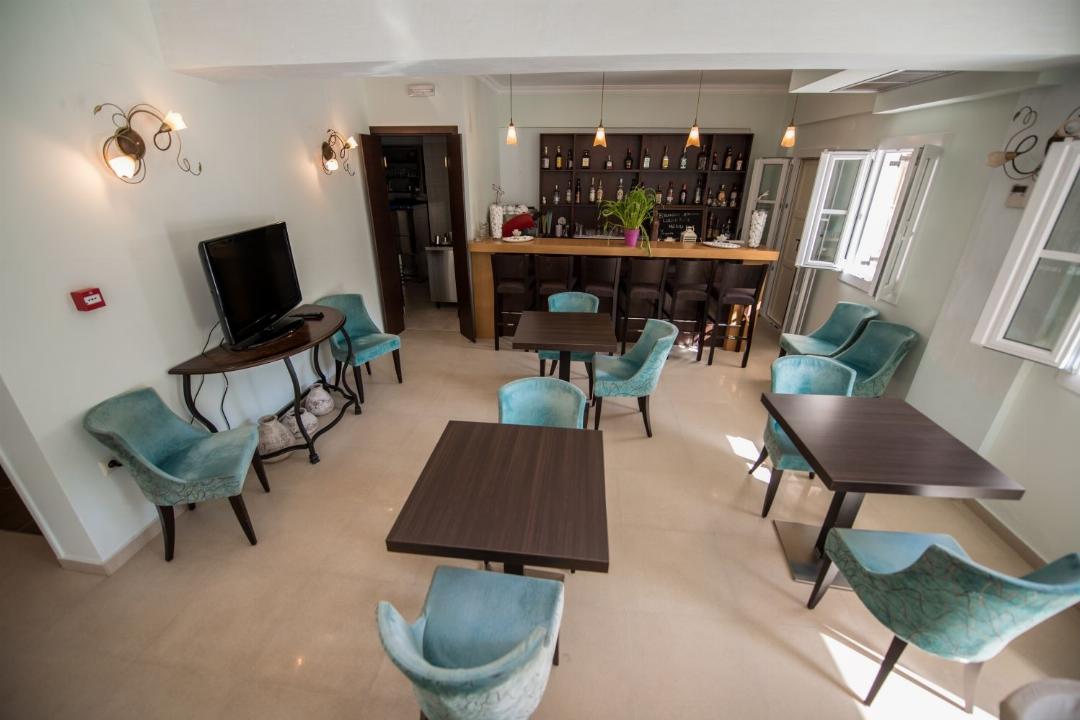Ionis Hotel 13/42