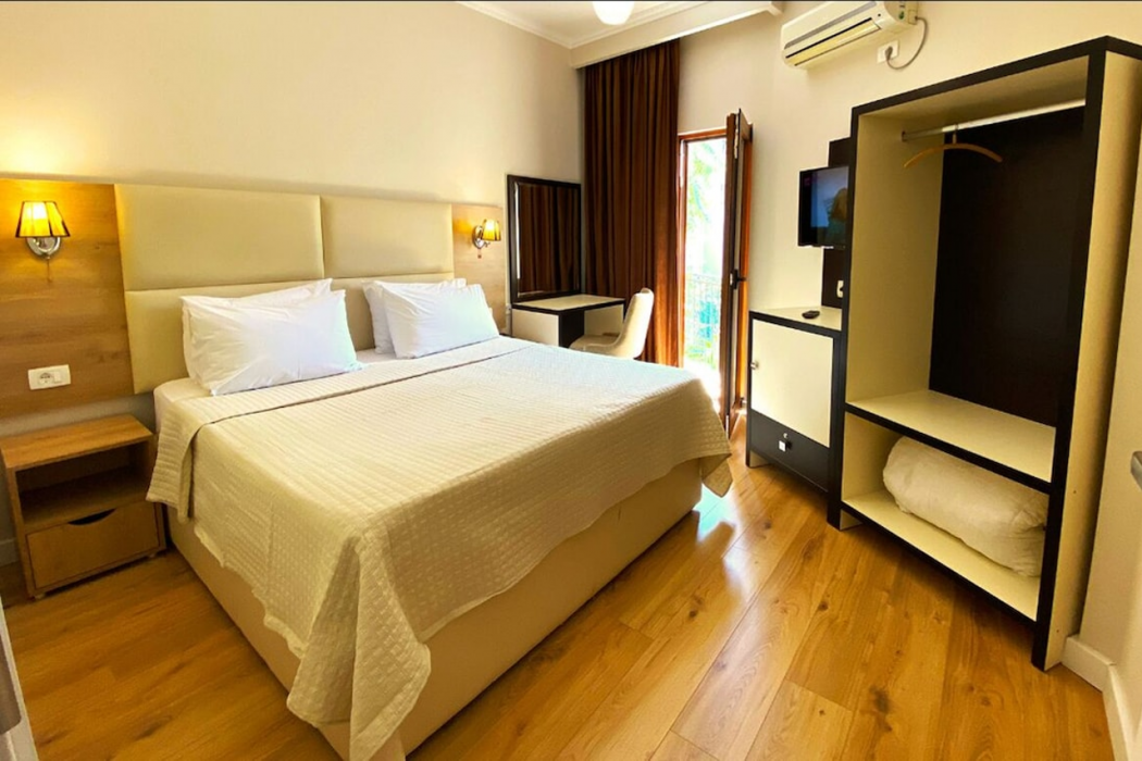 Room at Vila E Arte, TIRANA