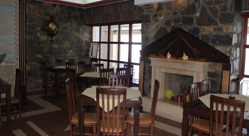 JAROAL HOTEL 30/64