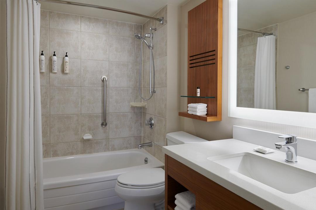Room at Delta Hotels by Marriott Toronto Airport & Conference Centre, TORONTO