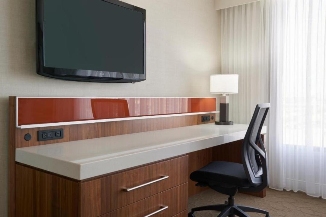Room at Delta Hotels by Marriott Toronto Airport & Conference Centre, TORONTO