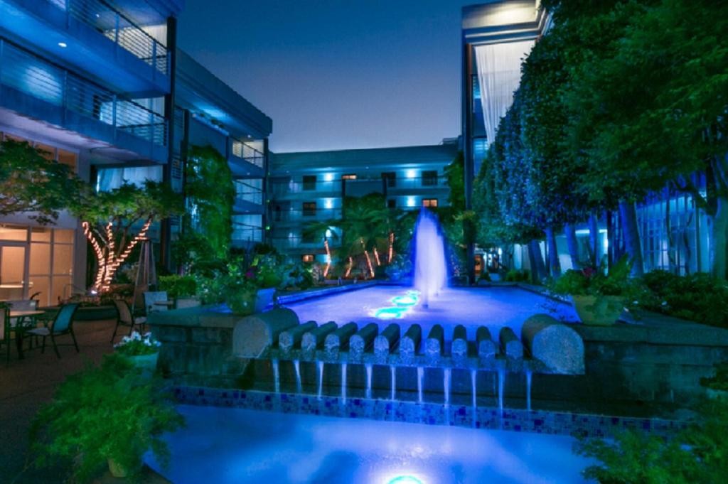 Cupertino Hotel 36/54