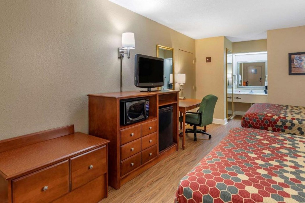 Econo Lodge Cordele 6/20