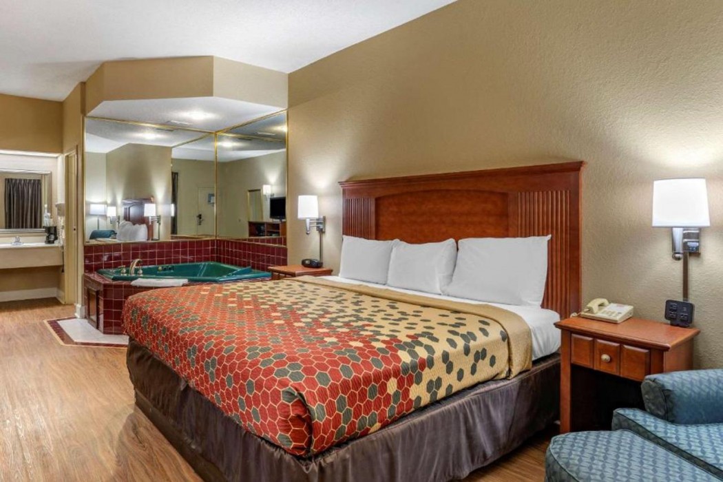 Econo Lodge Cordele 10/20